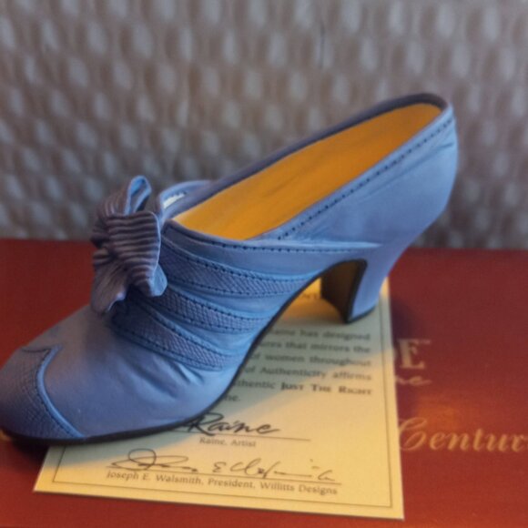Just The Right Shoe  By Raine Class Act  Mini Figurine 25042 - Picture 3 of 12
